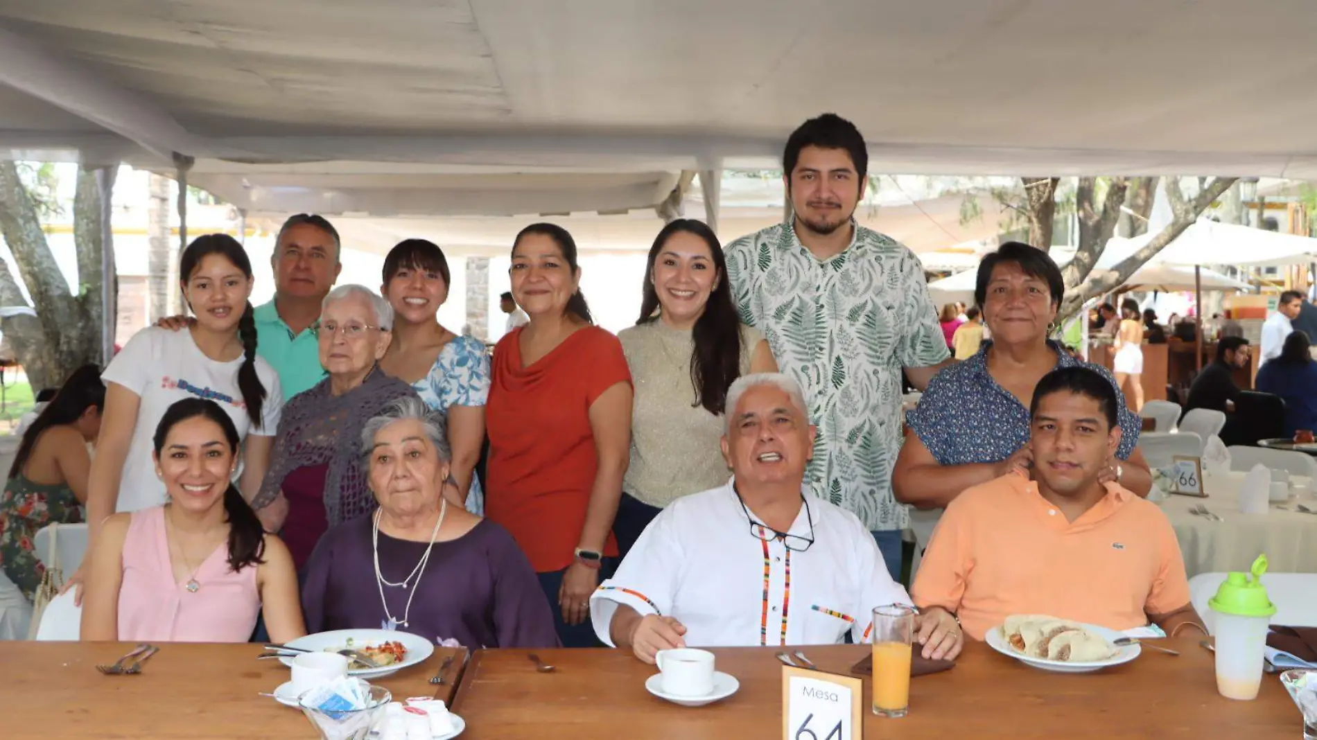 FOTO PRINCIPAL SJR Los integrantes de la familia Alegria festejaron a las mamas